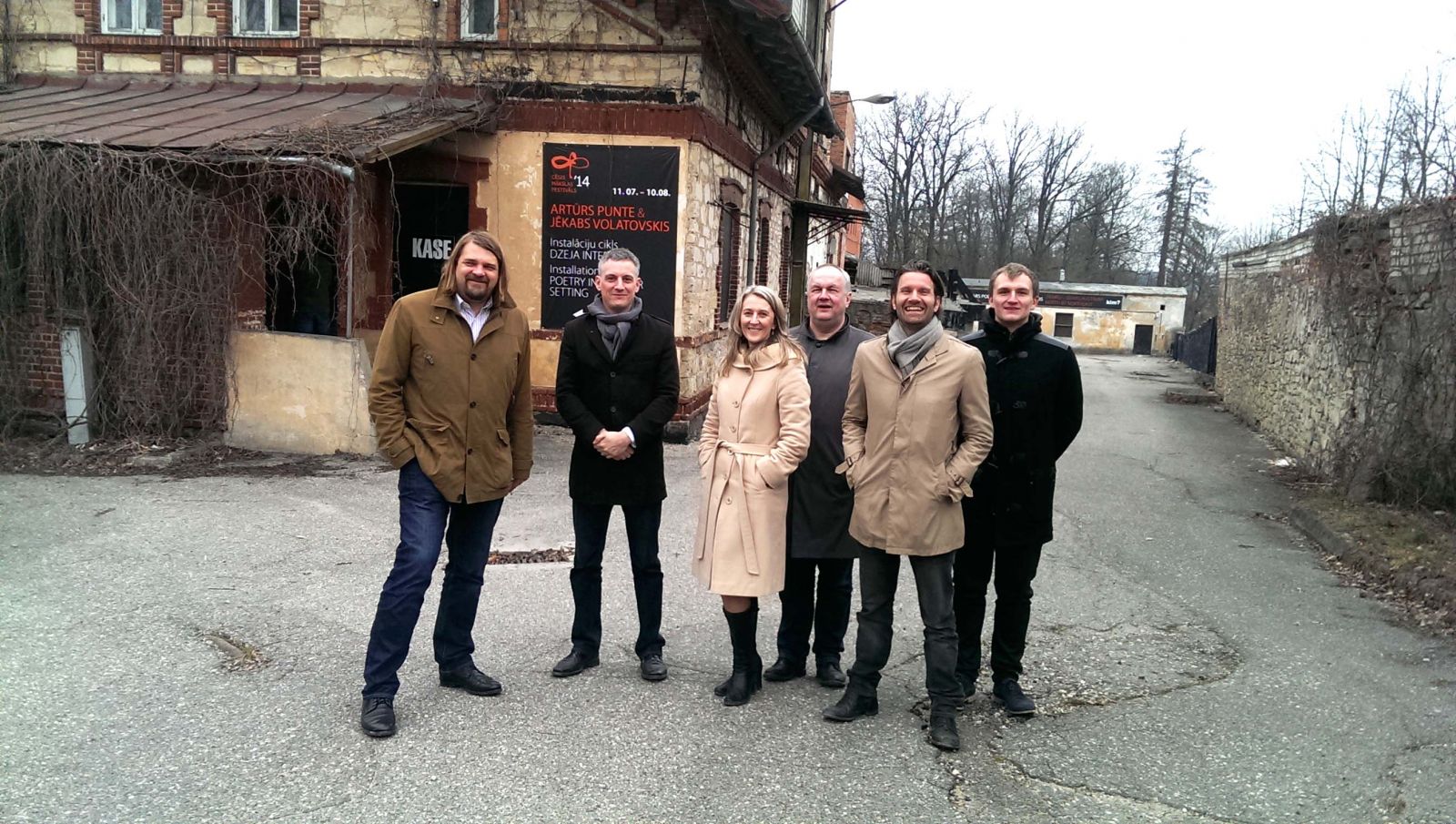 No kreisās puses – VRI dibinātājs Gundars Skudriņš, Laimes pētniecības institūta padomnieks Xavier Landes, VRI izpilddirektore Inese Suija-Markova, VRI starptautisko sakaru speciālists Uģis Rotbergs, Laimes pētniecības institūta izpilddirektors Meik Wiking un VRI speciālists Roberts Rotbergs. 